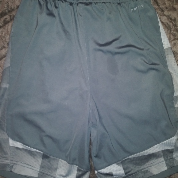 Nike dri-fit boys basketball shorts - Picture 3 of 4